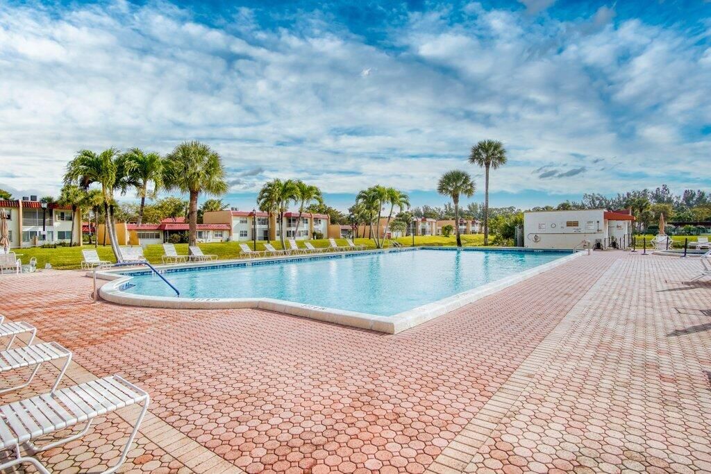 出租: $1,750 (2 贝兹, 2 浴室, 888 平方英尺)