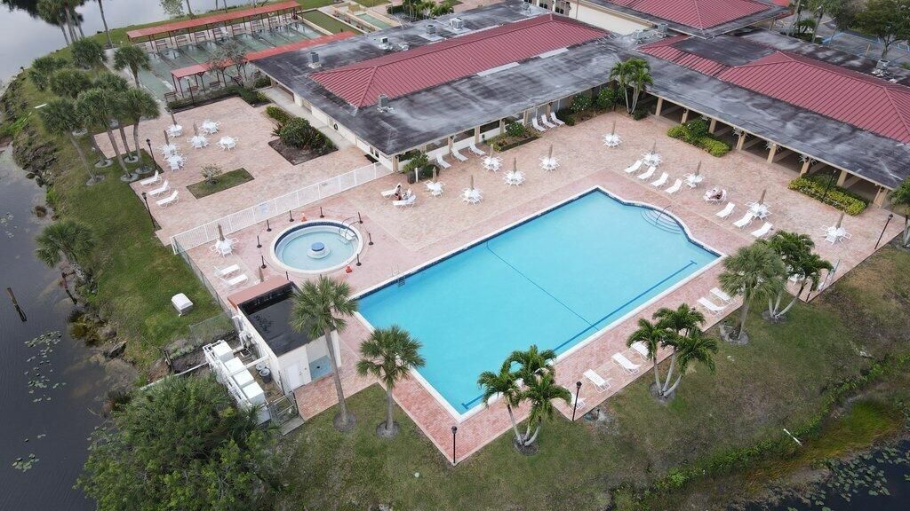 出租: $1,750 (2 贝兹, 2 浴室, 888 平方英尺)