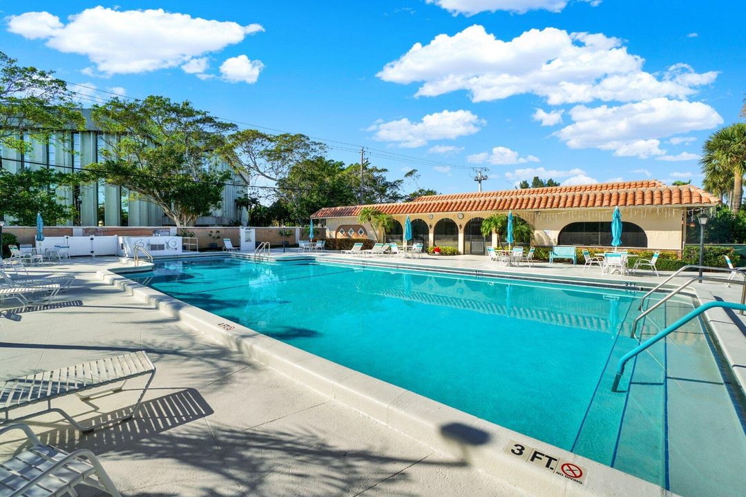 For Sale: $214,900 (2 beds, 2 baths, 1014 Square Feet)