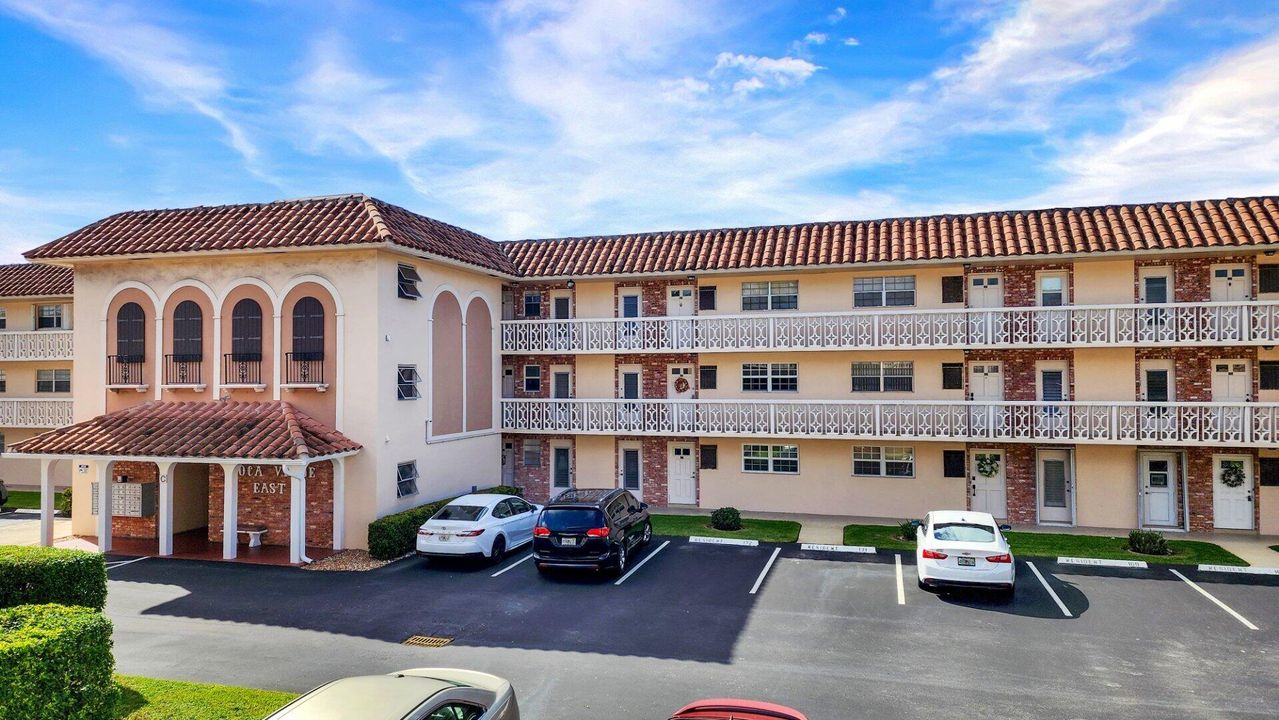 For Sale: $214,900 (2 beds, 2 baths, 1014 Square Feet)