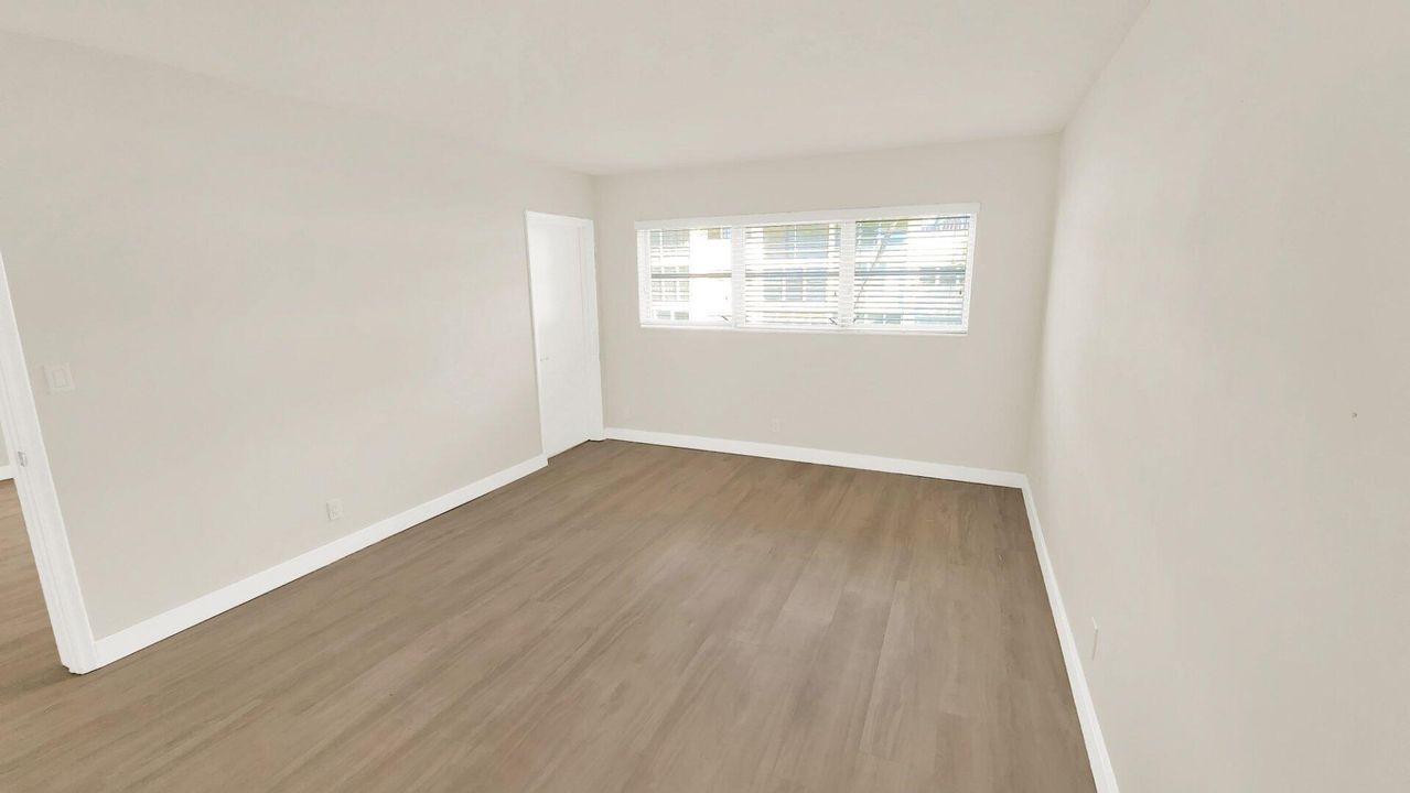 For Sale: $214,900 (2 beds, 2 baths, 1014 Square Feet)