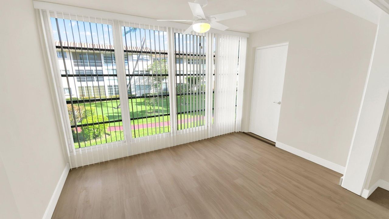 For Sale: $214,900 (2 beds, 2 baths, 1014 Square Feet)