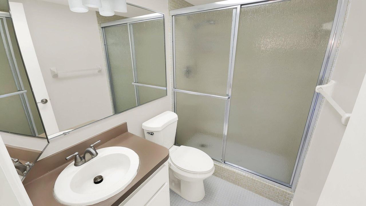 For Sale: $214,900 (2 beds, 2 baths, 1014 Square Feet)