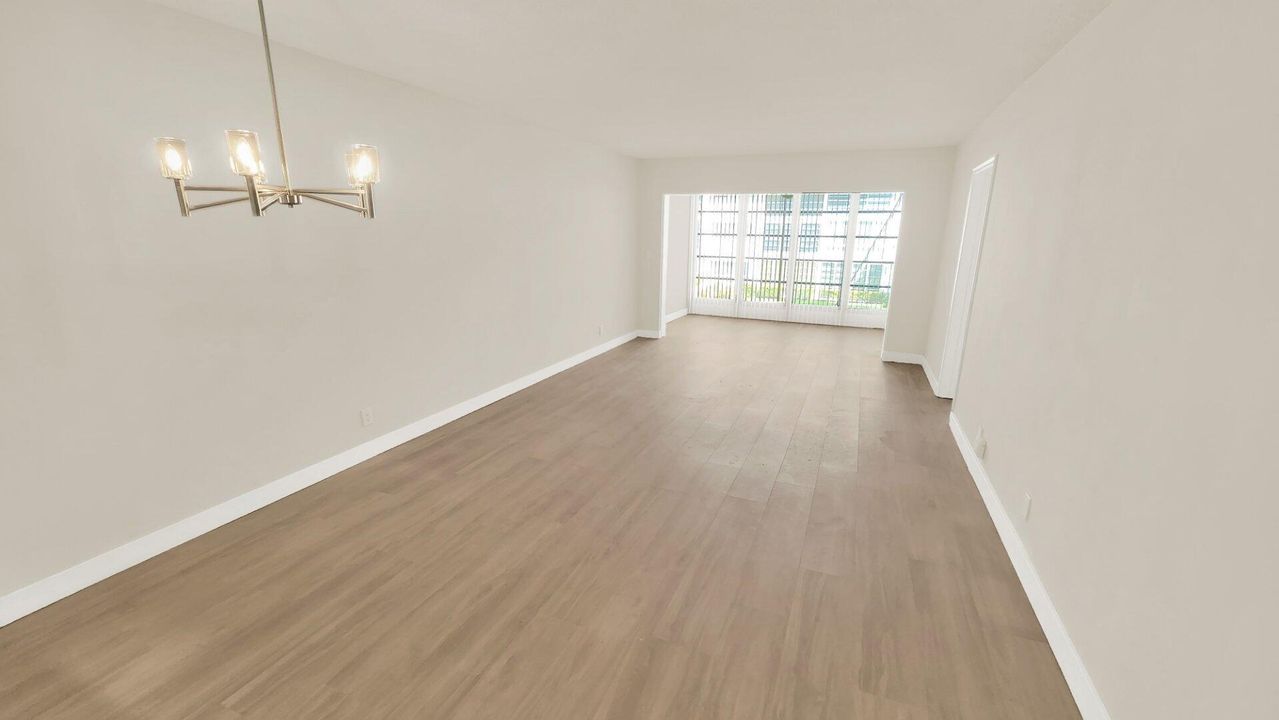 For Sale: $214,900 (2 beds, 2 baths, 1014 Square Feet)