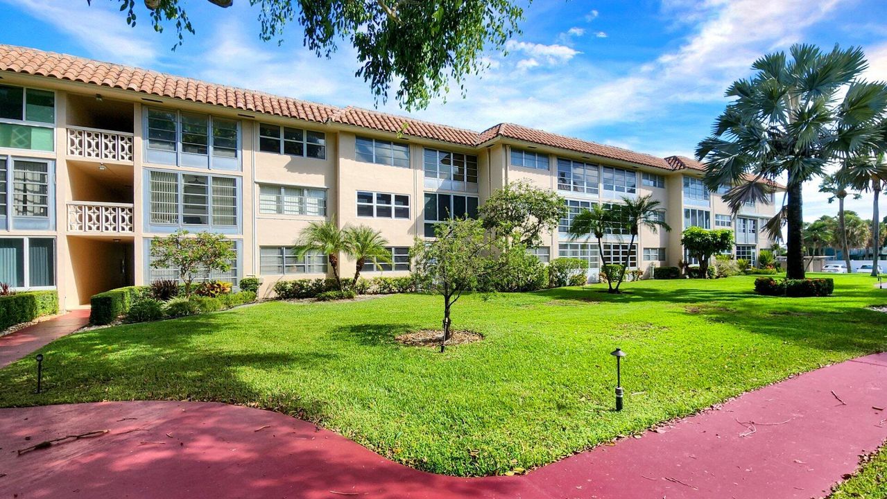 For Sale: $214,900 (2 beds, 2 baths, 1014 Square Feet)