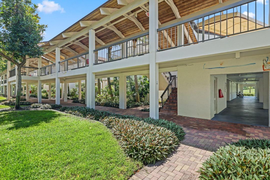 出租: $12,000 (3 贝兹, 2 浴室, 1864 平方英尺)