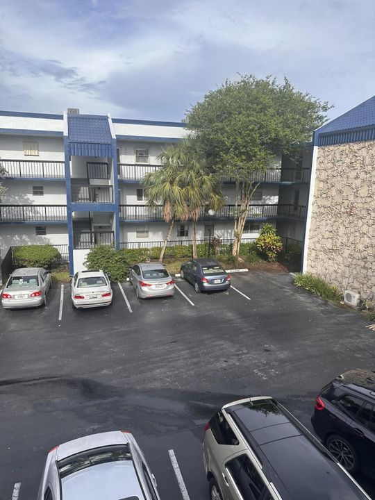 For Sale: $89,900 (2 beds, 2 baths, 958 Square Feet)