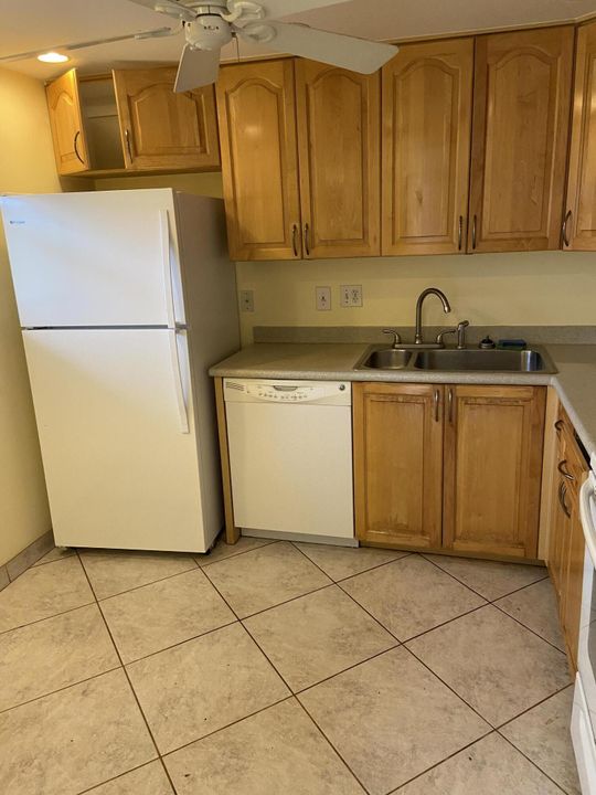 For Sale: $89,900 (2 beds, 2 baths, 958 Square Feet)