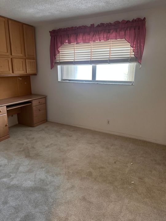 For Sale: $89,900 (2 beds, 2 baths, 958 Square Feet)