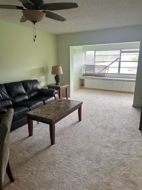 For Sale: $89,900 (2 beds, 2 baths, 958 Square Feet)