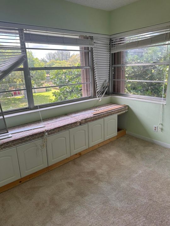 For Sale: $89,900 (2 beds, 2 baths, 958 Square Feet)