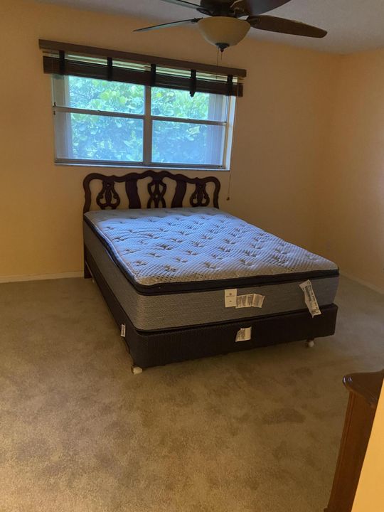 For Sale: $89,900 (2 beds, 2 baths, 958 Square Feet)