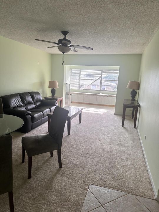 For Sale: $89,900 (2 beds, 2 baths, 958 Square Feet)