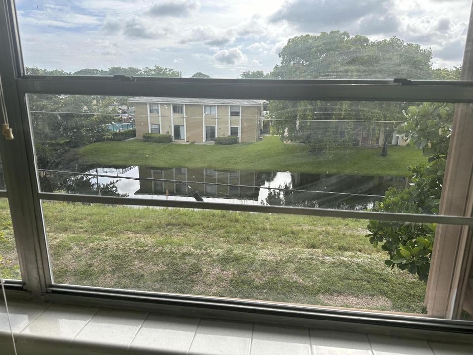 For Sale: $89,900 (2 beds, 2 baths, 958 Square Feet)