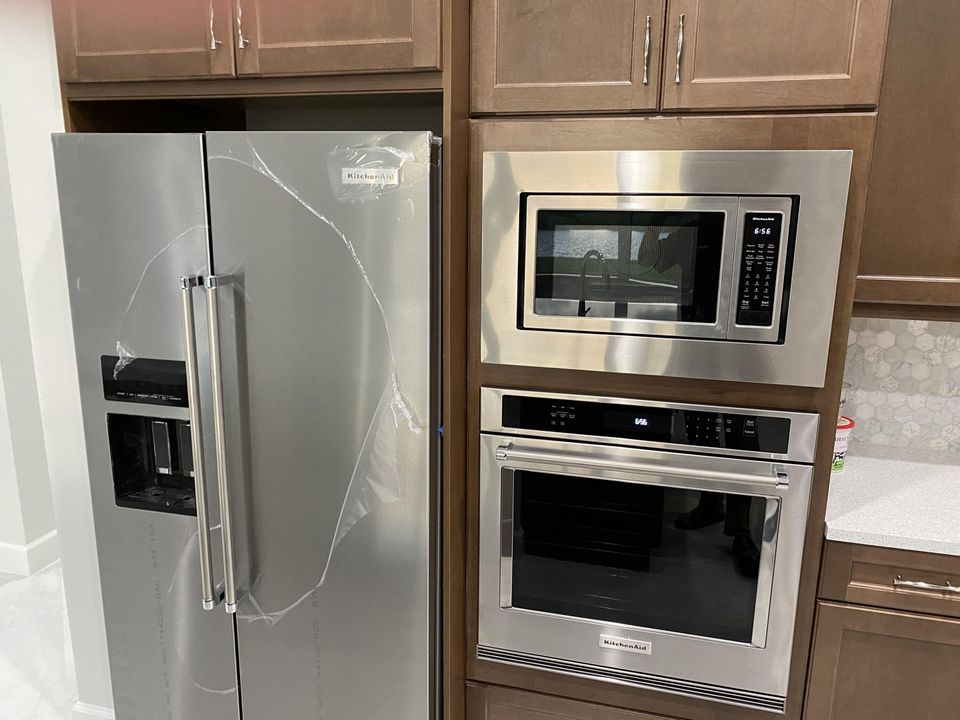 For Rent: $5,950 (5 beds, 4 baths, 3585 Square Feet)