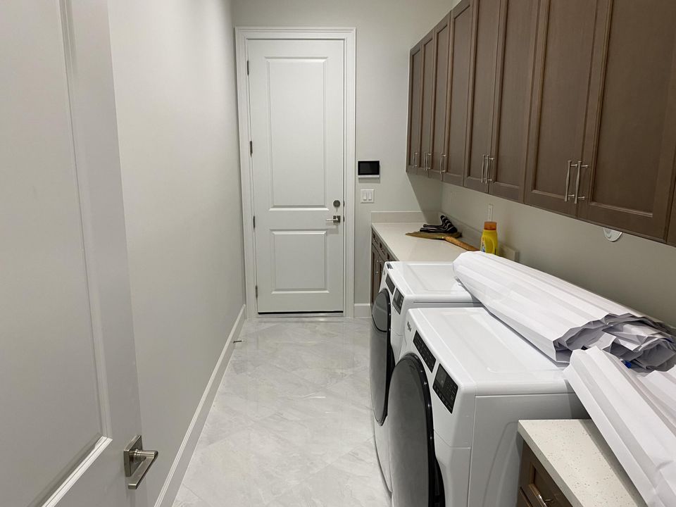 For Rent: $5,950 (5 beds, 4 baths, 3585 Square Feet)