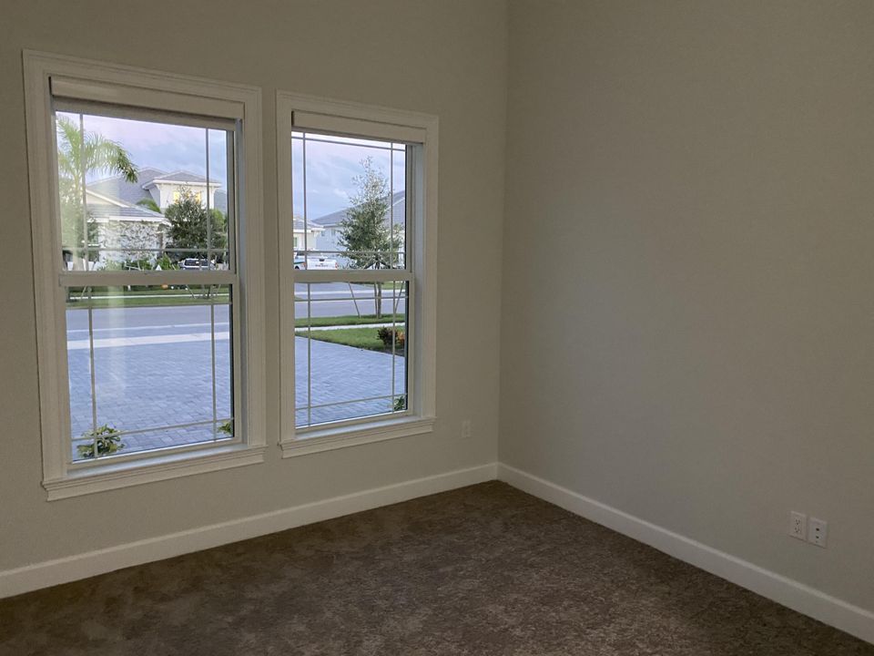 For Rent: $5,950 (5 beds, 4 baths, 3585 Square Feet)