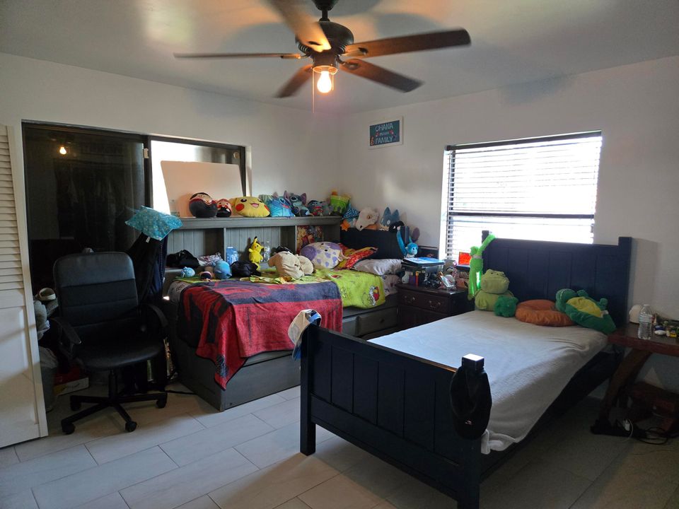 待售: $425,000 (2 贝兹, 1 浴室, 1260 平方英尺)