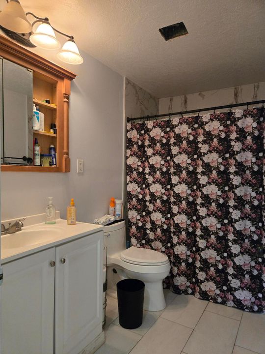 待售: $425,000 (2 贝兹, 1 浴室, 1260 平方英尺)