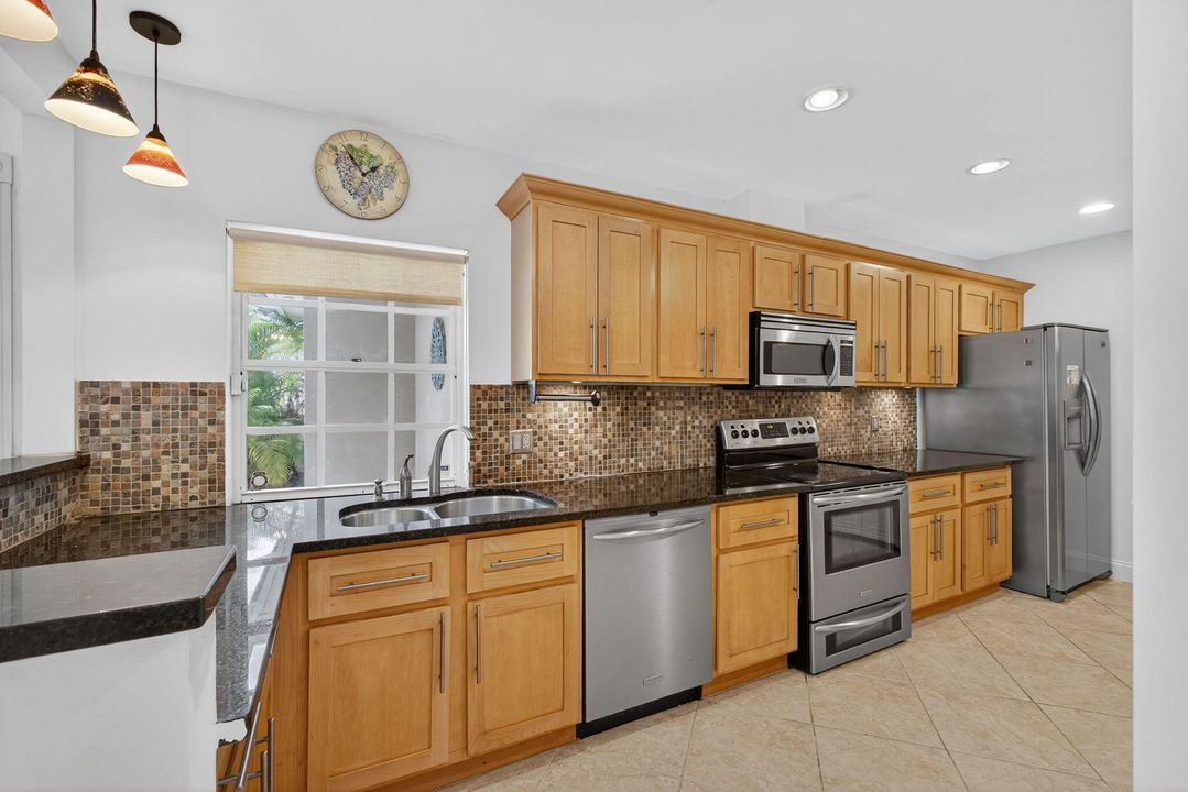 待售: $375,000 (3 贝兹, 2 浴室, 1848 平方英尺)