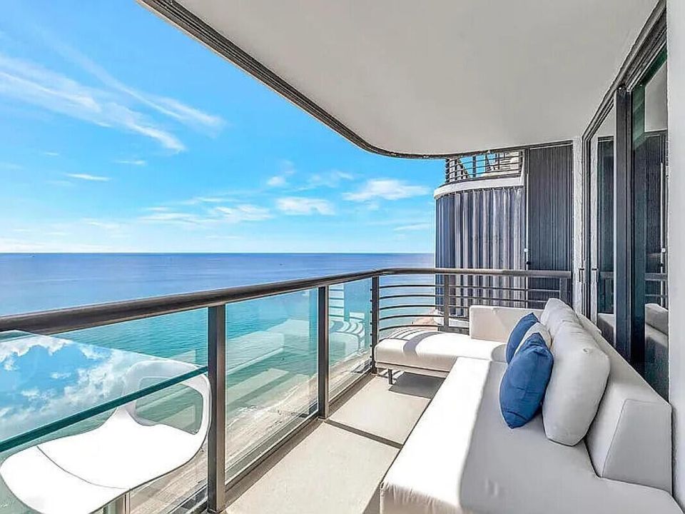 合同活跃: $2,149,000 (2 贝兹, 2 浴室, 1526 平方英尺)