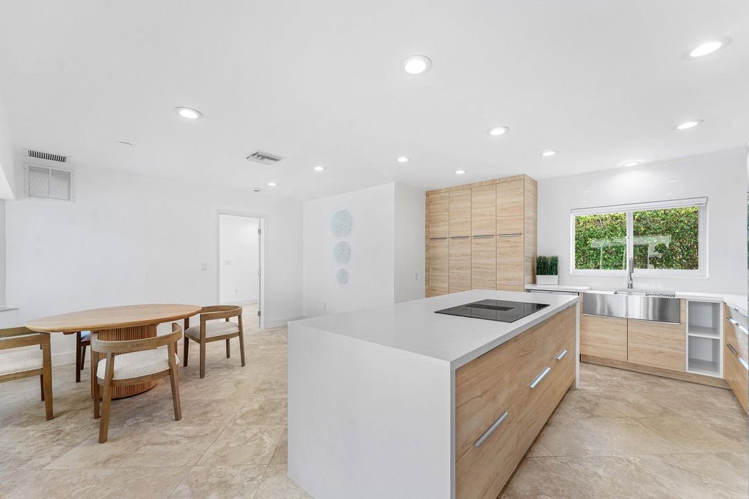 На продажу: $2,294,000 (4 спален, 3 ванн, 2833 Квадратных фут)