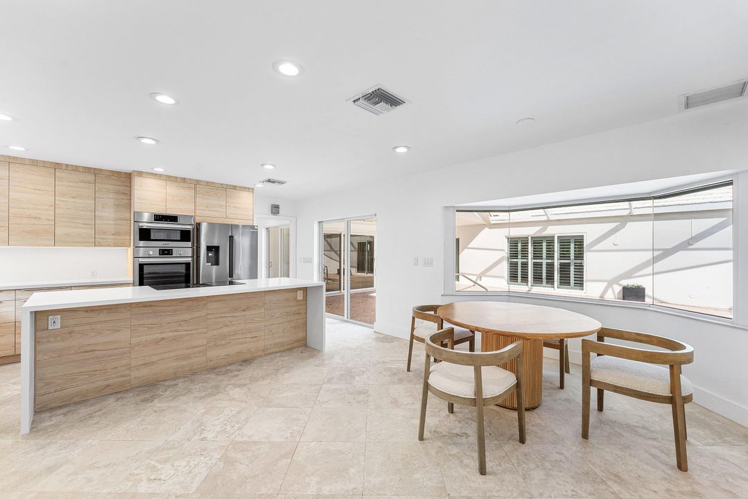 На продажу: $2,294,000 (4 спален, 3 ванн, 2833 Квадратных фут)