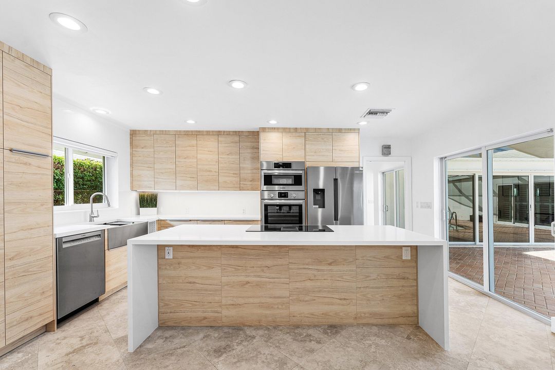 На продажу: $2,294,000 (4 спален, 3 ванн, 2833 Квадратных фут)