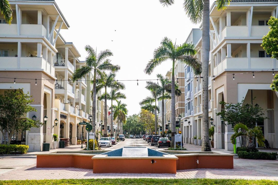 合同活跃: $2,100 (1 贝兹, 1 浴室, 545 平方英尺)