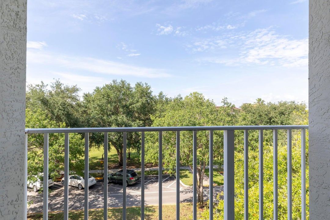 合同活跃: $2,100 (1 贝兹, 1 浴室, 545 平方英尺)