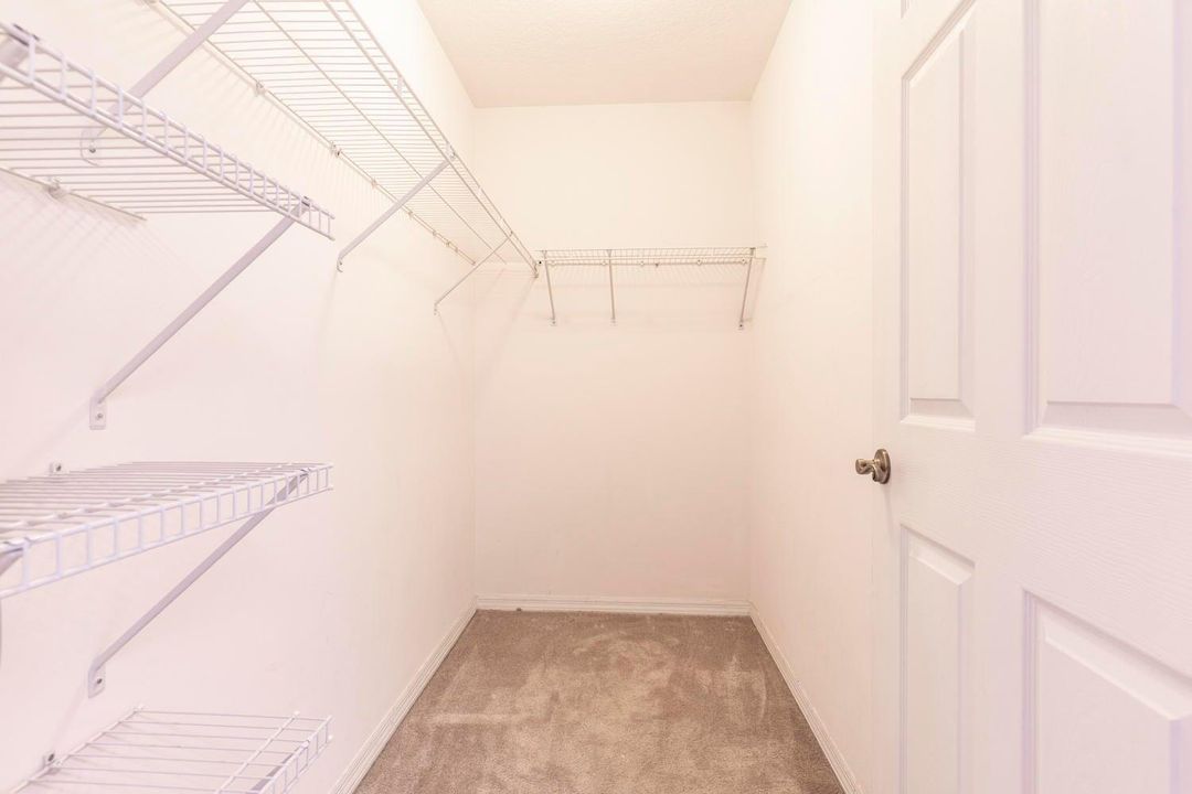 合同活跃: $2,100 (1 贝兹, 1 浴室, 545 平方英尺)