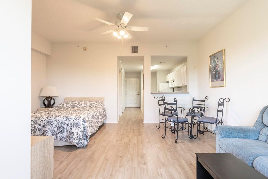 合同活跃: $2,100 (1 贝兹, 1 浴室, 545 平方英尺)