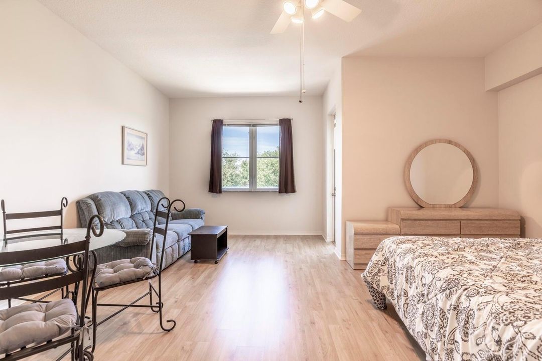 合同活跃: $2,100 (1 贝兹, 1 浴室, 545 平方英尺)