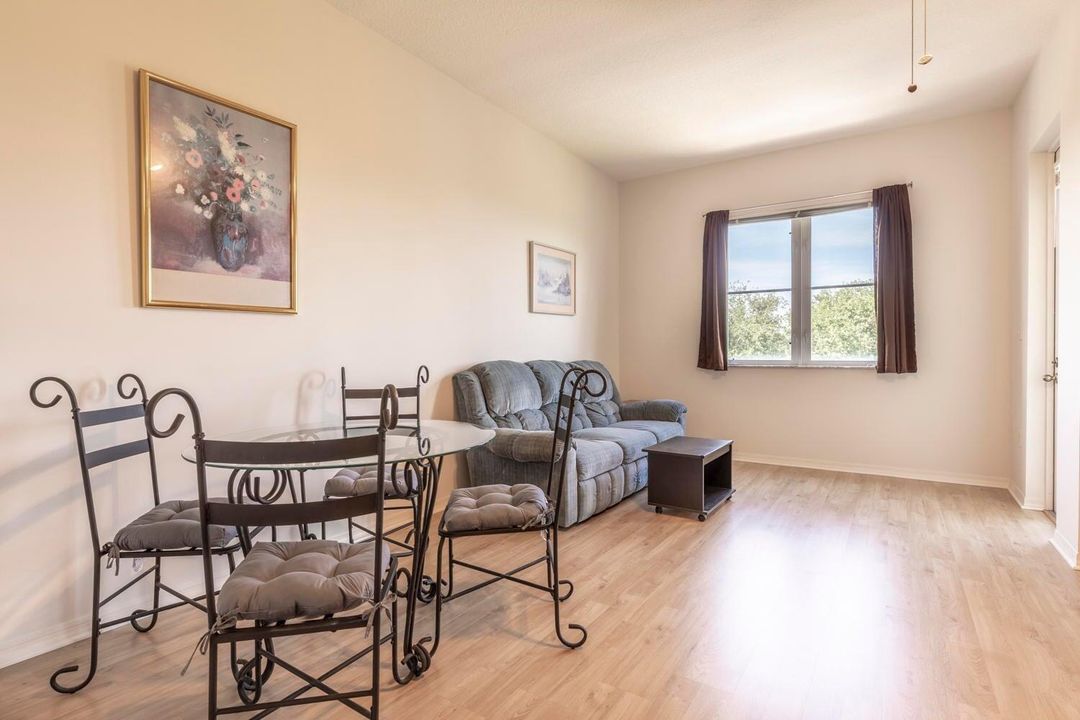 合同活跃: $2,100 (1 贝兹, 1 浴室, 545 平方英尺)