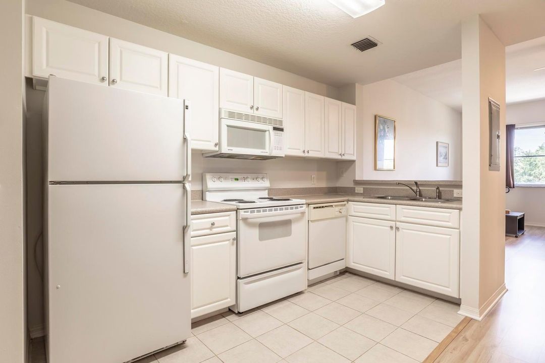 合同活跃: $2,100 (1 贝兹, 1 浴室, 545 平方英尺)