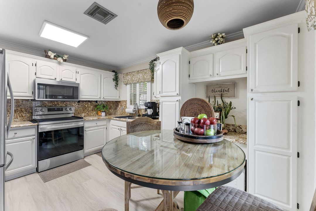 For Sale: $450,000 (3 beds, 2 baths, 1459 Square Feet)