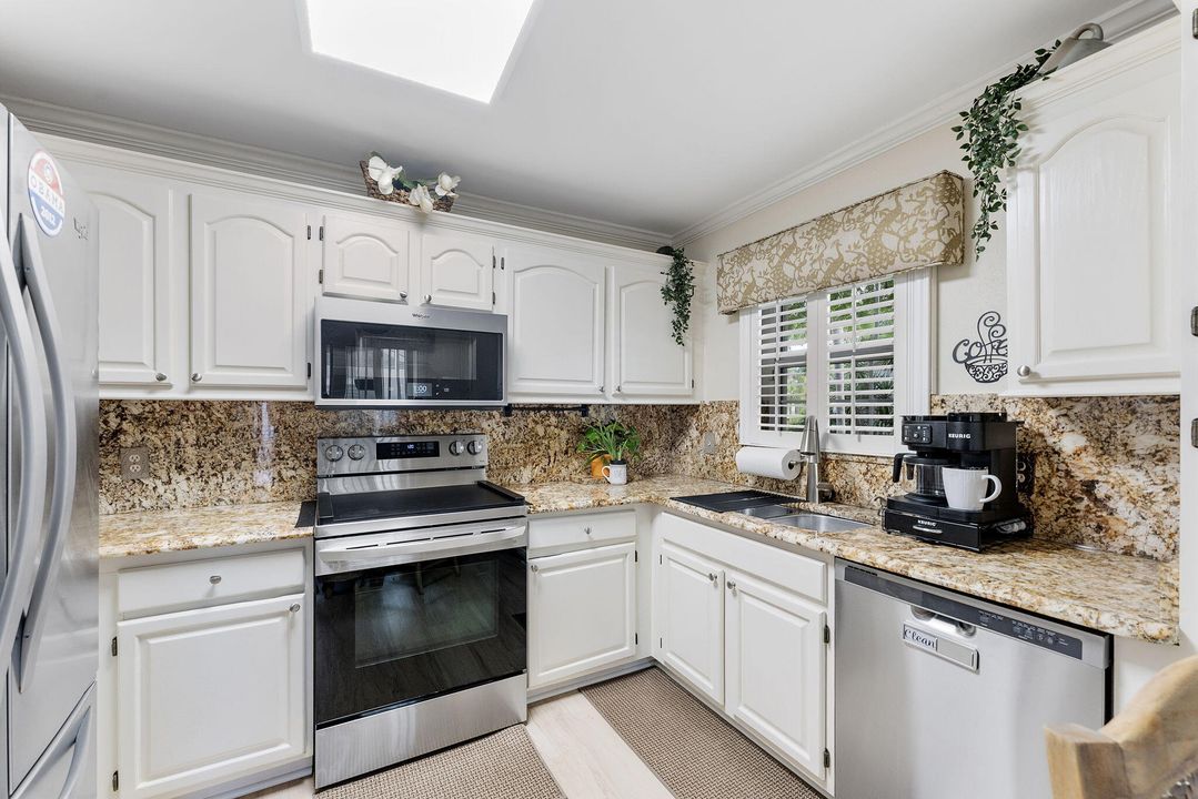 For Sale: $450,000 (3 beds, 2 baths, 1459 Square Feet)