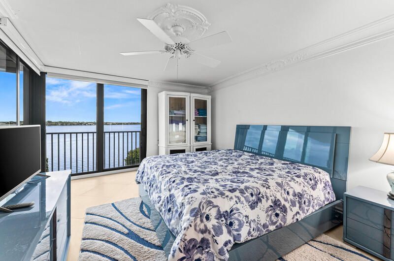 For Sale: $1,595,000 (2 beds, 2 baths, 1247 Square Feet)