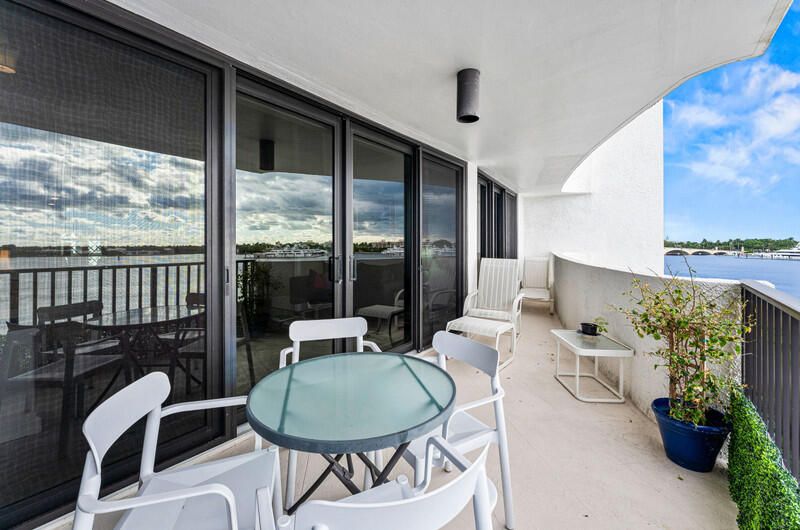 For Sale: $1,595,000 (2 beds, 2 baths, 1247 Square Feet)