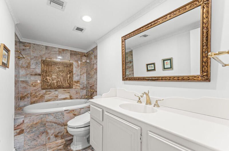 For Sale: $1,595,000 (2 beds, 2 baths, 1247 Square Feet)