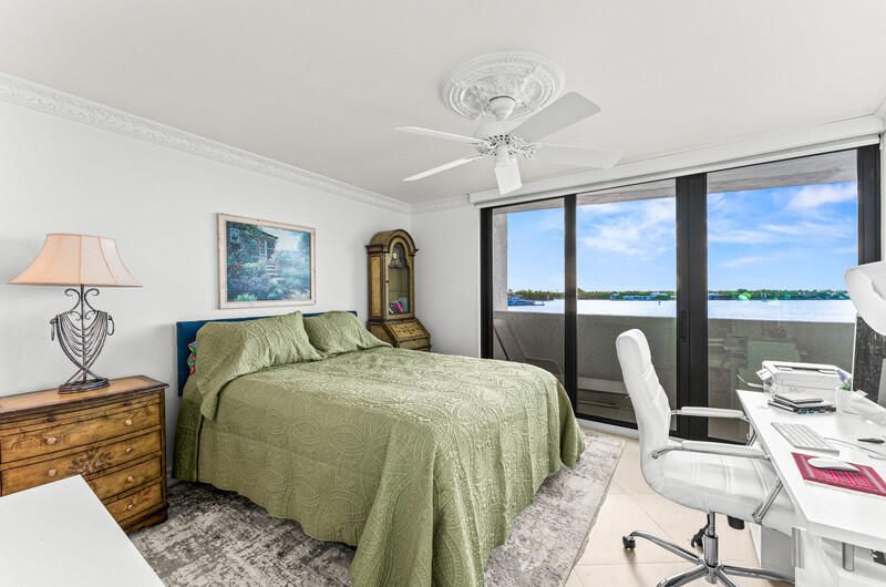 For Sale: $1,595,000 (2 beds, 2 baths, 1247 Square Feet)