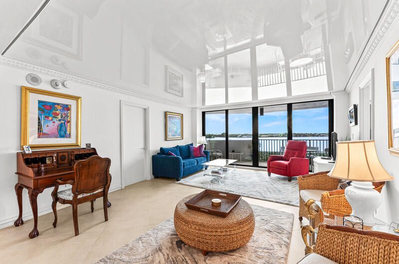 For Sale: $1,595,000 (2 beds, 2 baths, 1247 Square Feet)