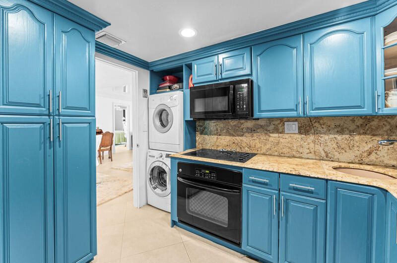 For Sale: $1,595,000 (2 beds, 2 baths, 1247 Square Feet)