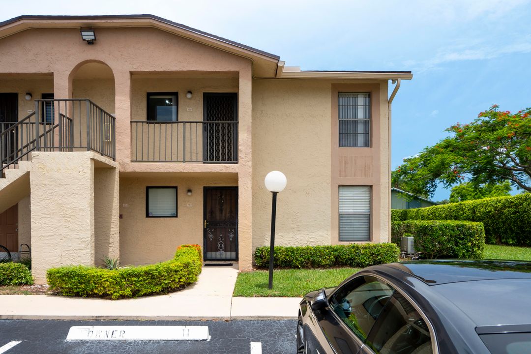 For Rent: $2,000 (2 beds, 2 baths, 912 Square Feet)