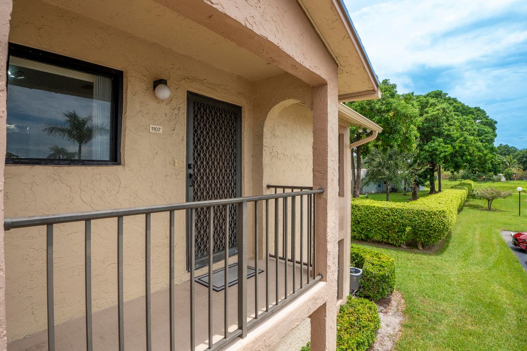 For Rent: $2,000 (2 beds, 2 baths, 912 Square Feet)