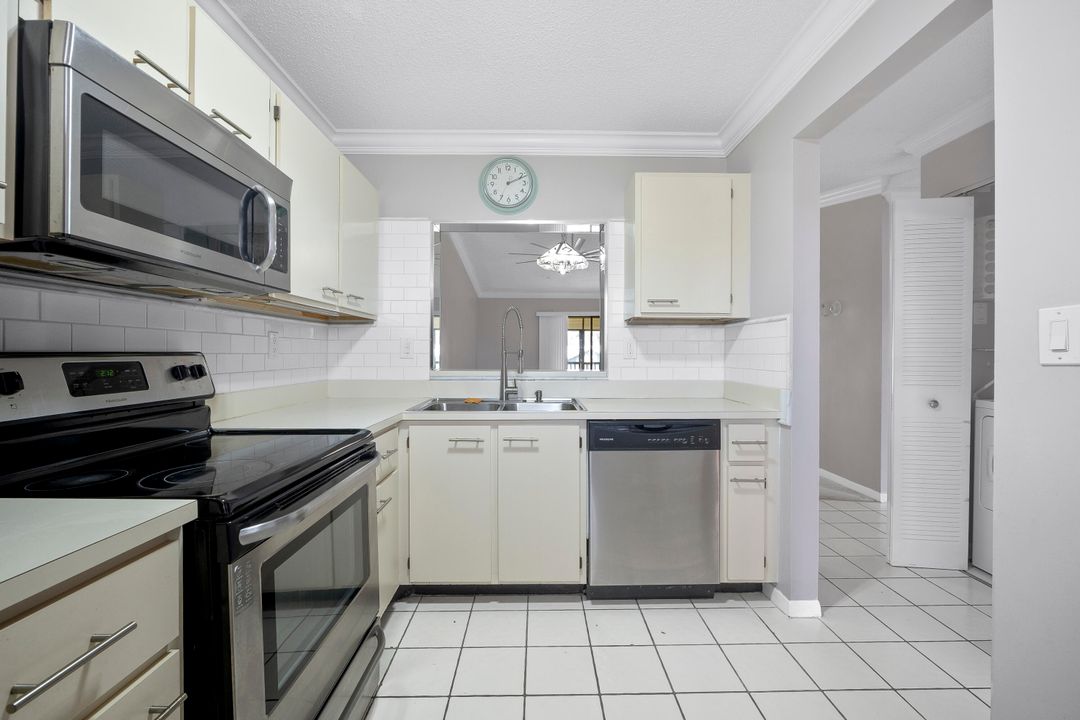 For Rent: $2,000 (2 beds, 2 baths, 912 Square Feet)