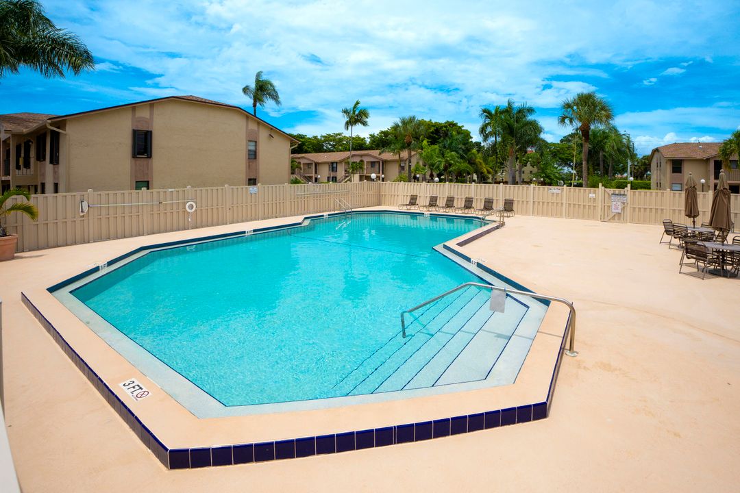 For Rent: $2,000 (2 beds, 2 baths, 912 Square Feet)