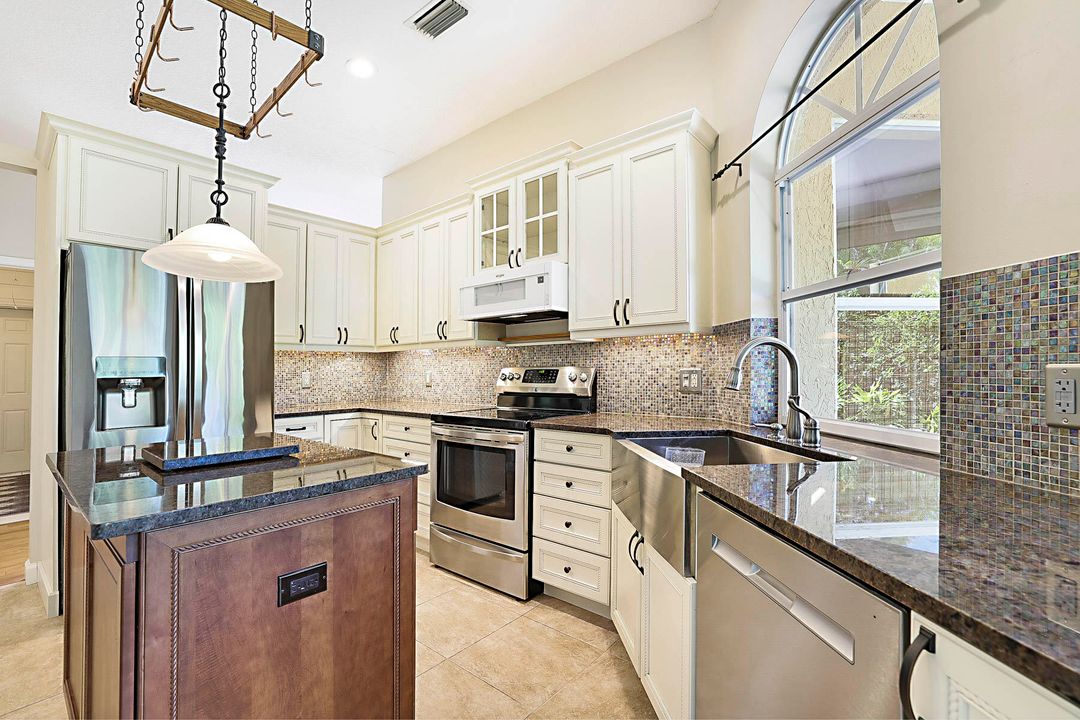 For Sale: $755,000 (3 beds, 2 baths, 2106 Square Feet)