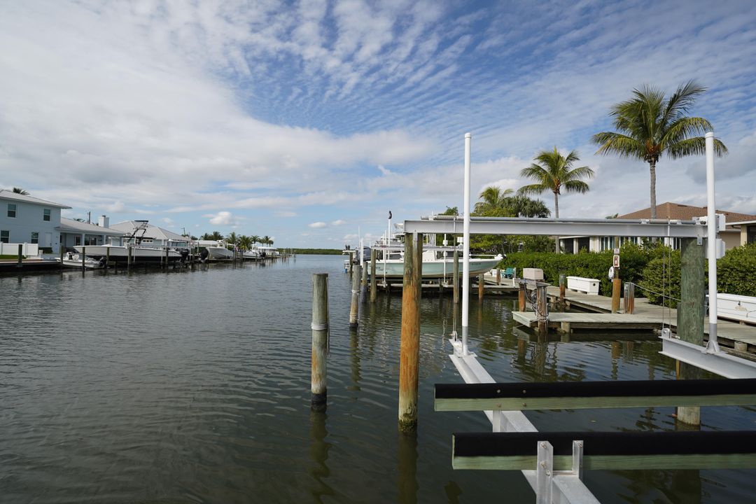 For Sale: $679,000 (3 beds, 3 baths, 2209 Square Feet)