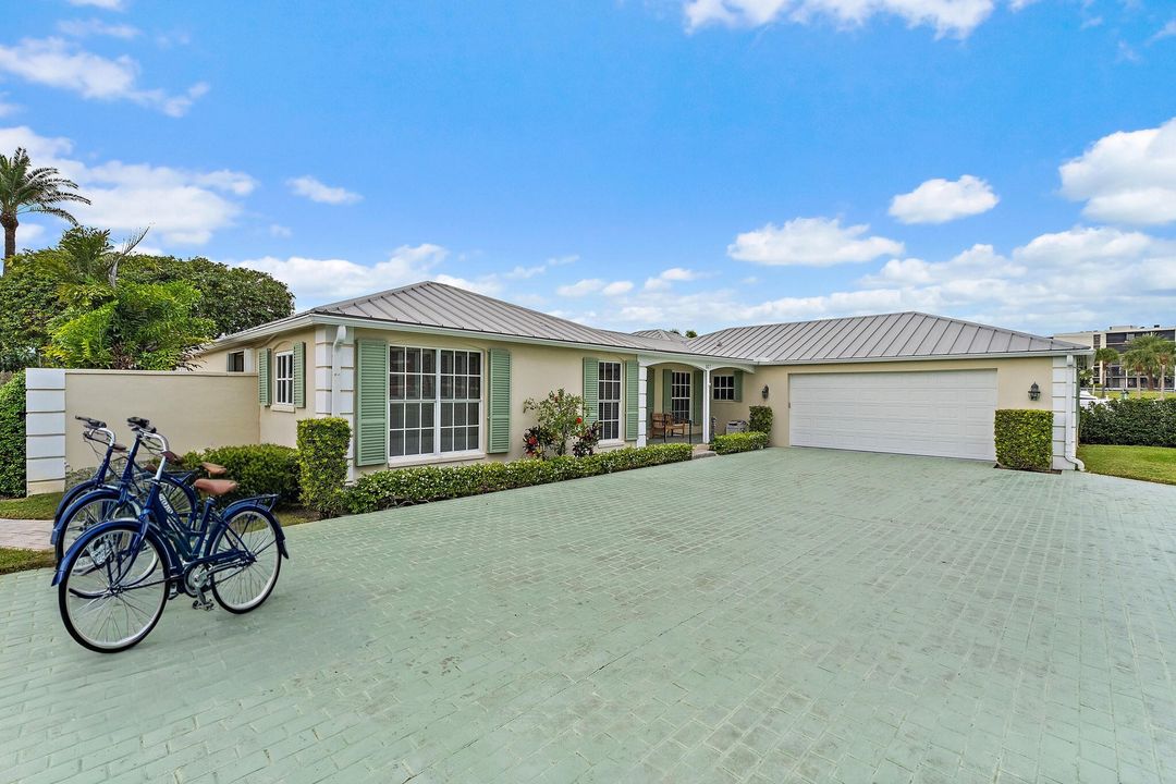 For Sale: $10,200,000 (4 beds, 3 baths, 3096 Square Feet)